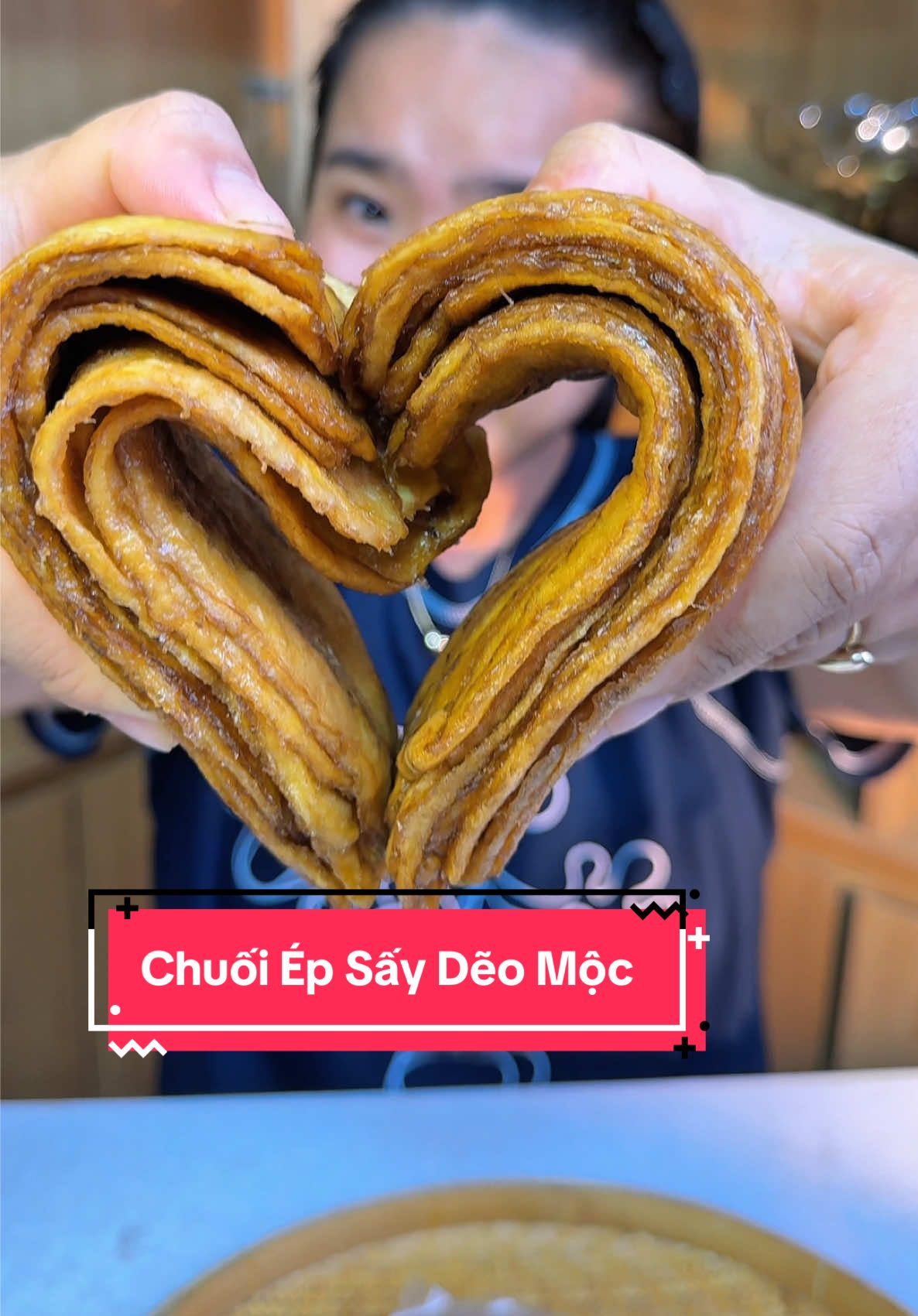 Ở miền Tây Á chắc ai cũng đã từng ăn cái món này đơn giản chỉ là chuối xiêm ép ra rồi phơi khô mà nó thơm dẻo lắm á #bepcuagiao ##chuoisaydeo #chuoisay #gonut 