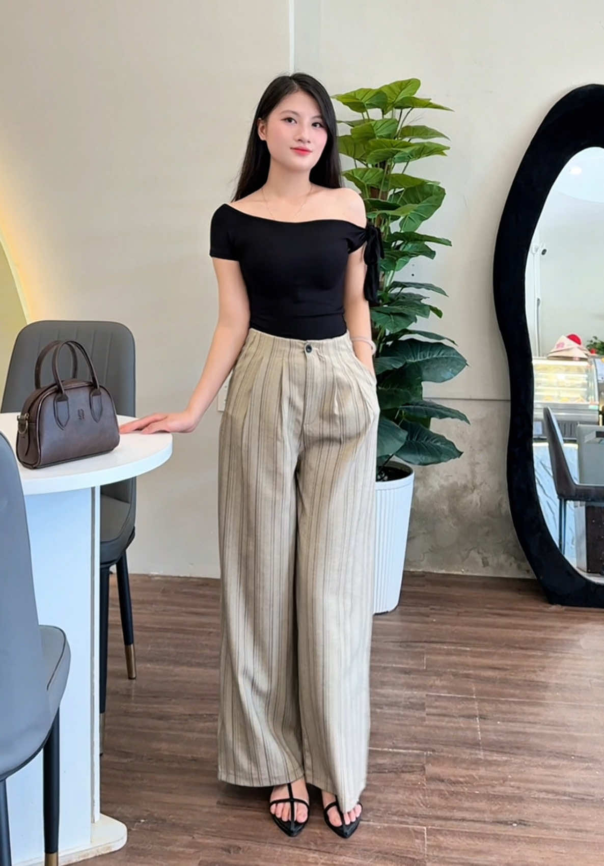 Quần Kẻ Ống Rộng - Vải Chất Liệu Xước Gai - Thiết Kế Cạp Khóa Liền Thân - Quần Đủ Size S - XL#shop2D #quannudep #xuhuongtiktok #trend 