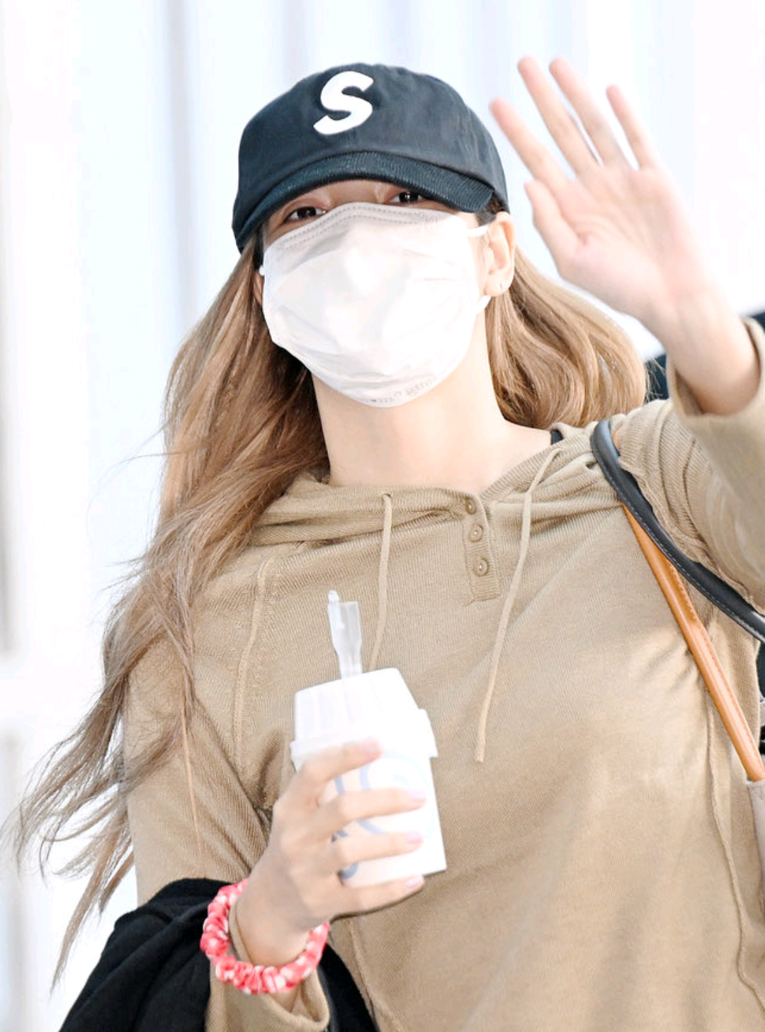 LISA's Departure from Seoul Gimpo Business Aviation Center (SGBAC) Airport today, heading to Bangkok for “DEADLINE” Concert 🇰🇷 ✈️ 🇹🇭 Have a safe flight bubbu 🐥 #foryou #lisa #lalisa #lisablackpink #BLACKPINK_DEADLINE 