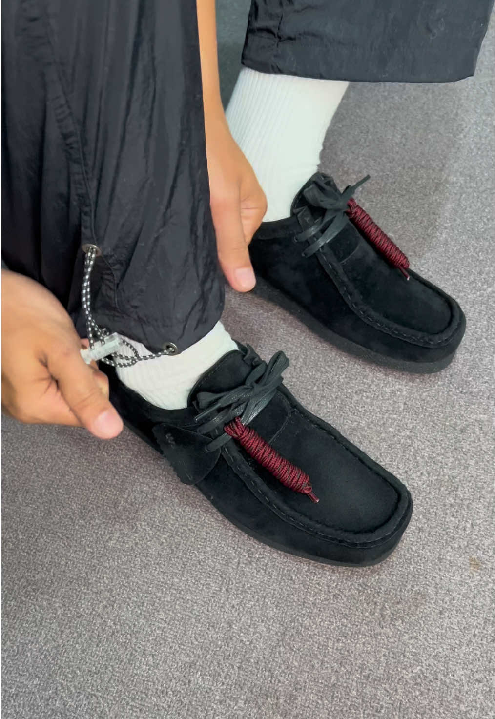 Simple fit, classic steps. Wallabee never misses 🤙🏻🥶 #clark #clarkswallabees #wallabees #sepatuformal #sepatucasual 