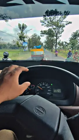 ora sah alay, di blong yo kei dalan ora perlu ngidoni, ra perlu bengak bengok 🤚😖, sawang sinawang 🤝 #storydriver #brhn #masukberandafyp #fyp #trucklovers_indonesia 