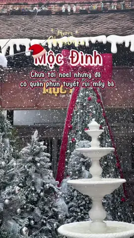 Mấy bà ơi tui mới tìm được tọa độ chụp ảnh noel còn có phun tuyết nữa nè #tuyetreview99 #reviewcafe #cafebinhduong #giangsinh #noel 