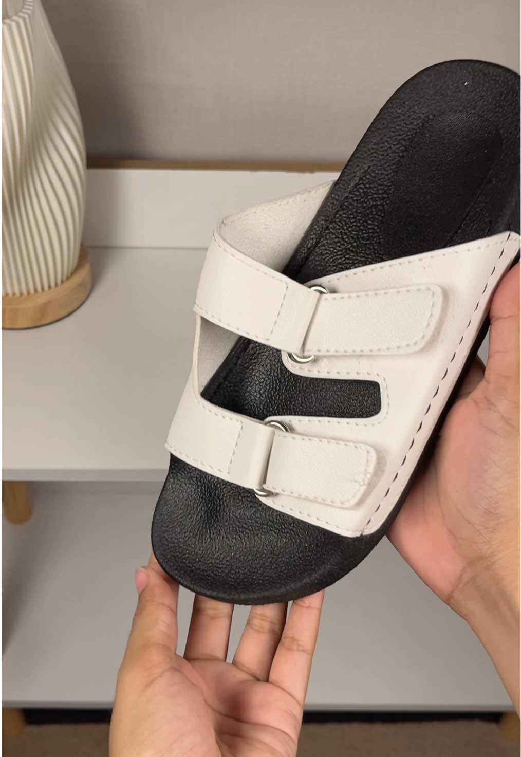 leather material, may tahi sa gilid. marikina made #sandalsforwomen #leathersandals #sandalsformen #marikinamade 