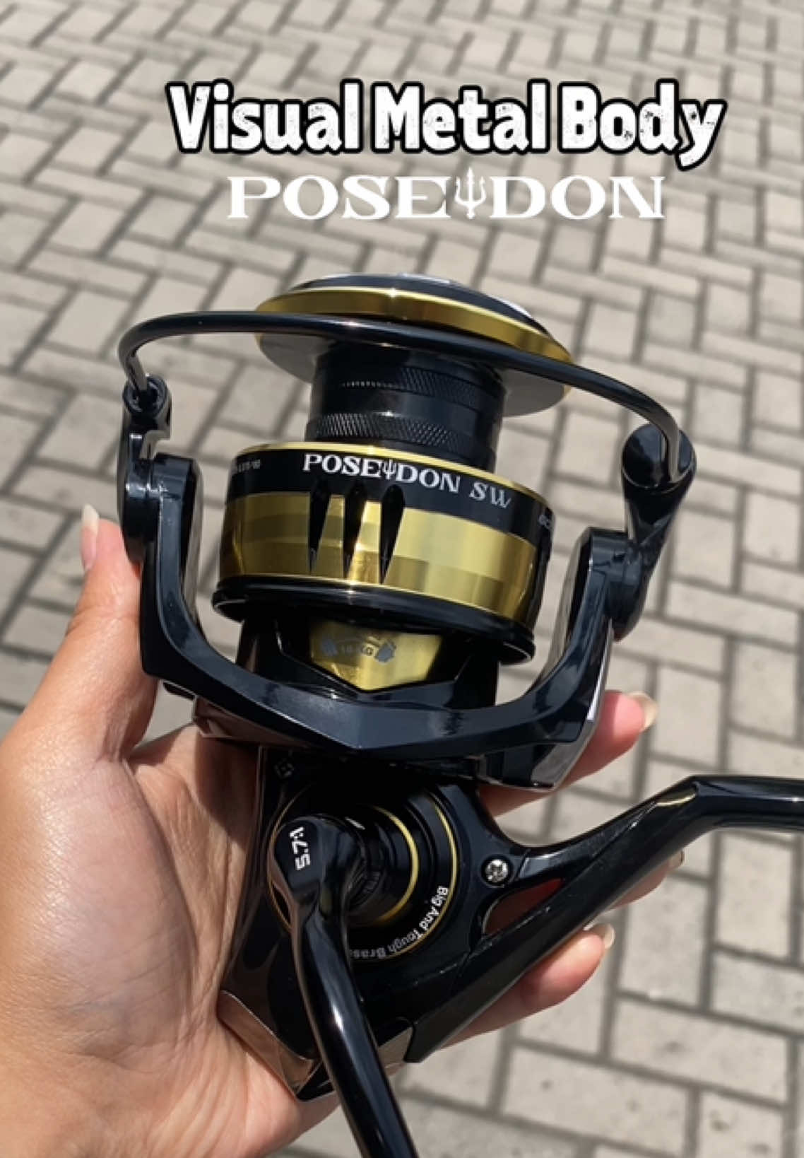 Visualnya aja seganteng ini, apalagi ngeliat perwujudan aslinya! Body nya aja dari metal dong!  Udah pasti siap buat ngajak strike ikan-ikan gede inimah sih!  Yakin gak mau di bungkoes ke rumah?😏 #GostriekeVersusFishing #GostrikeBikinCandu #Poseidon