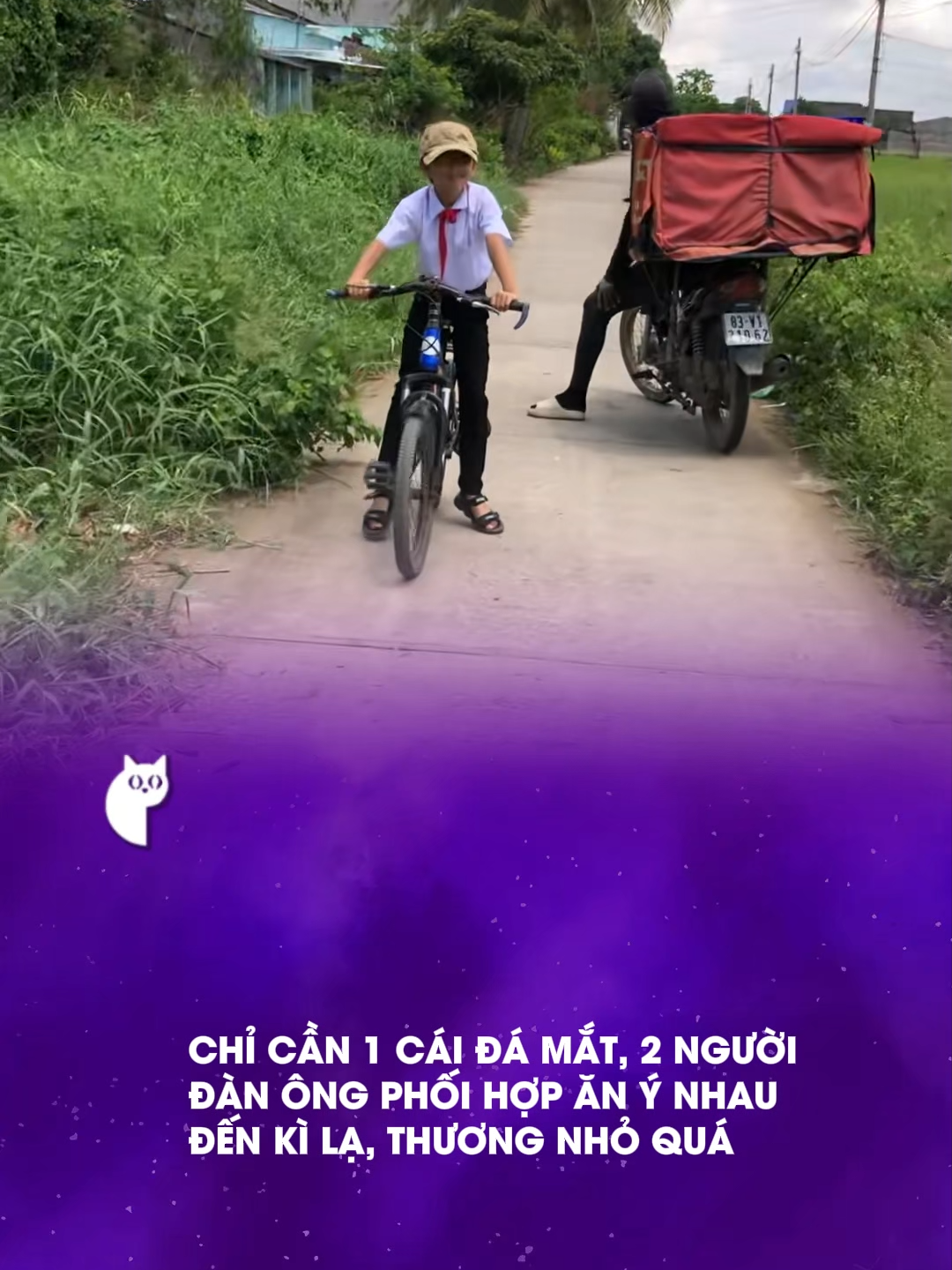Anh shipper đeo túi mắc tiền z #vongquanhvbiz #tiktokgiaitri #emchisongaymai #ketthucvachiatay