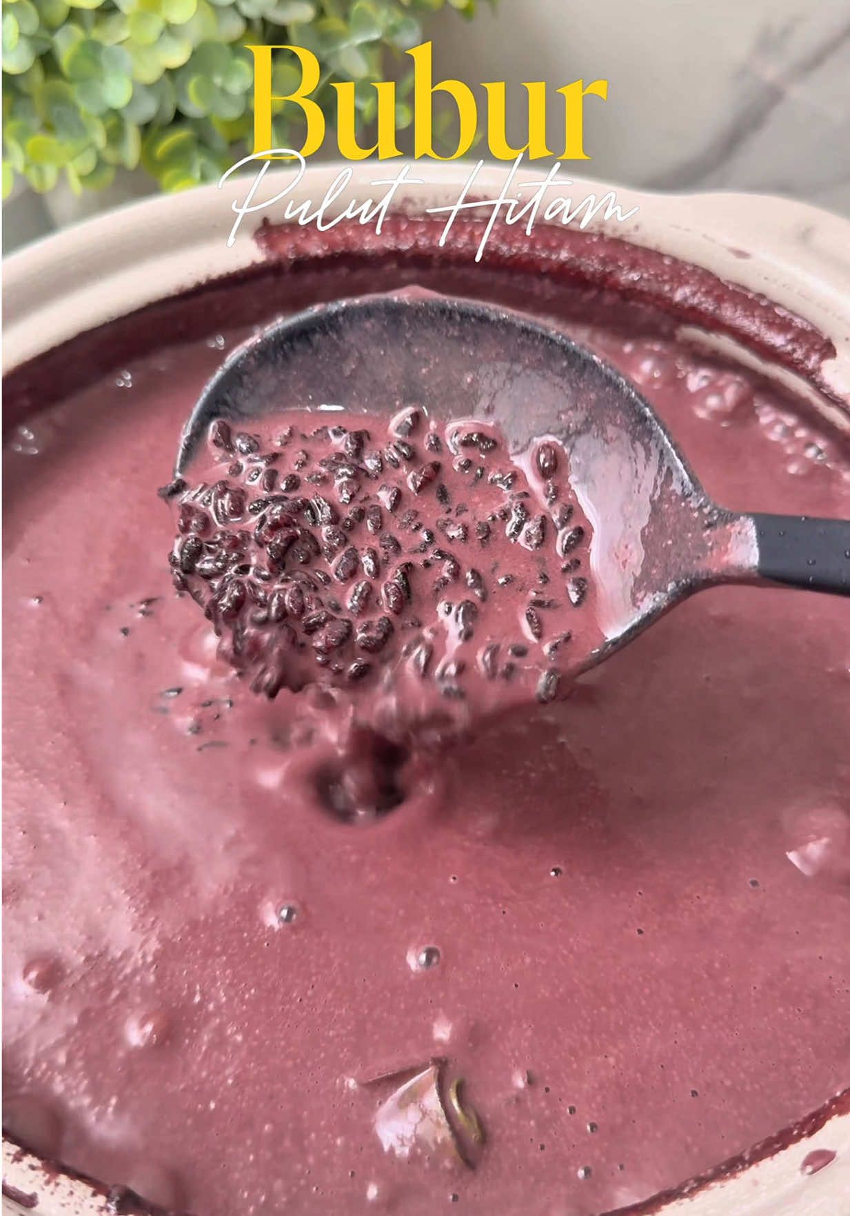 BUBUR PULUT HITAM Ada peminat bubur pulut hitam? Jom korang 😋 tak tau berapa kali dah sis post menu ni 🤭 Bahan-bahan : ✨300g beras pulut hitam (rendam min 4 jam) ✨1.5-2.5L air (letak sikit2 bila air kering) ✨Gula kabung @ merah (ikut tahap kemanisan) ✨3-4 helai daun pandan ✨2 kotak kecil santan ✨1 tin susu cair  ✨Garam secukupnya Cara-cara : 📍Rebus pulut hitam bersama air, gula merah dan daun pandan. Rebus sehingga pulut hitam kembang dan lembut. Masa ni kuah akan jadi pekat sikit. Kalau nak tambah air lagi pun boleh. Ikut selera nak kuah banyak mana.  📍Masukkan santan pekat & susu cair. Bairkan mendidih. Api perlahan.  📍Perasakan dengan garam. Garam ni penting nak naikkan rasa lemak bubur tu.  📍Masak sehingga sedikit likat. Bubur akan makin pekat bila dah sejuk nanti. Jadi boleh lebihkan air masa memasak.  📍Siapp. Mudah dan pantas. Semestinya sedap 😋  Selamat mencuba 🍲 #didapuryana #buburpuluthitam #puluthitam #bubur #lemakmanis 