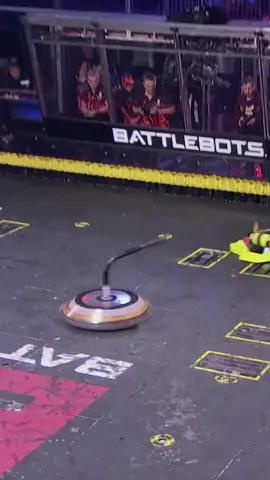 Intense battlebots battle #battlebots #highlights #satisfying #transformation #robot #robotsontiktok #robots 