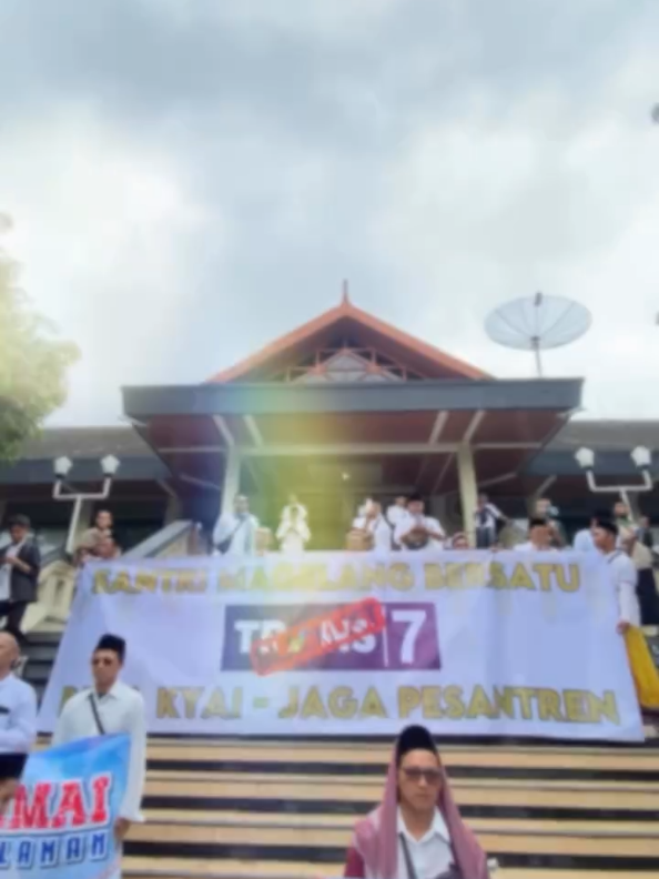 Aksi damai para santri alumni dan wali santri di Magelang,  #demosantri #santri #santriindonesia #vidioviral 