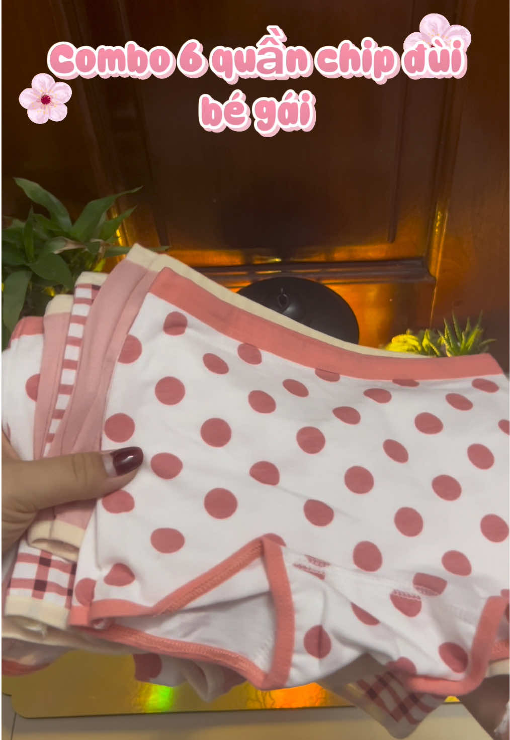 Quần chip đùi cho bé gái, thun cotton co giãn 4 chiều đã lắm, mặc vào êm ái, mềm mại nha. Định kỳ 3-4 tháng ba mẹ nên thay quần chip cho bé 1 lâng nha ba mẹ #quanchipbegai #quanchipdui #quanchipp #xuhuongtiktok 