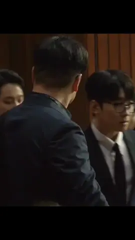 he look so freaking goood #wonwoo #jeonghan #seventeen 