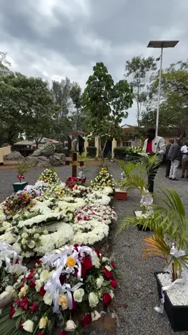 This morning, I drove to Kang’o Ka Jaramogi in Bondo to pay homage to the fallen heroH and Statesman — Former Prime Minister, the Right Hon. Raila Amollo Odinga. As a young Businessman, a keen follower, and a strong Believer in his ideologies, today I stood in silence to pay my last Respect to a Man whose influence shaped generations. I came because of my friend and good client, Raila Odinga Jnr, who has supported my businesses and always trusted me with his accommodation logistics in Kisumu at Safe House Apartments. He books his stays and those of his guests with us — a gesture that has always meant a lot to me. I also bought flowers and laid a Wreath on Baba’s grave — a small gesture of Honor to a great man who inspired Hope, Courage, and Resilience in many of us. I always believed Baba was immortal, that he could never die. But I was wrong. His passing shook me deeply and reminded me of the fragility of life — that no matter who we are, one day we shall all face our final call. Rest well, Amollo Tinga. Your legacy will live Forever in our hearts and in the history of this Nation.🕊️🇰🇪 #topPlug🔌 #ksmAirBnBMostTrustedSuperHost