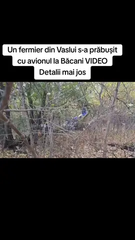 Un avion ultra ușor, la bordul căruia se afla doar pilotul, s-a prăbușit joi dimineață în zona localității Băcani, județul Vaslui. La fața locului au intervenit echipaje ale Detașamentului de Pompieri Bârlad, un echipaj SAJ cu medic și echipa Serviciului Voluntar pentru Situații de Urgență Băcani. Apelul la 112 a fost inițiat prin sistemul automat E-CALL, iar ulterior reprezentanții firmei căreia îi aparține aeronava au semnalat pierderea legăturii cu pilotul, care urma să aterizeze în apropierea Băcaniului. Din cauza ceții dense, aeronava nu a reușit să ajungă la heliportul din marginea pădurii, loc unde se afla destinația finală. Echipele de intervenție au ajuns la locul accidentului și au găsit pilotul decedat. Potrivit informațiilor obținute de la fața locului, victima este un bărbat de 65 de ani, proprietar al unei asociații viticole din zonă. Acesta venea din Suceava și urma să aterizeze la heliportul privat al exploatației sale. Autoritățile urmează să stabilească împrejurările exacte ale producerii tragediei. (Redactia) #iași❤🇷🇴 #judetuliasi🇷🇴 #stiri #ziarulxpress #iasi 
