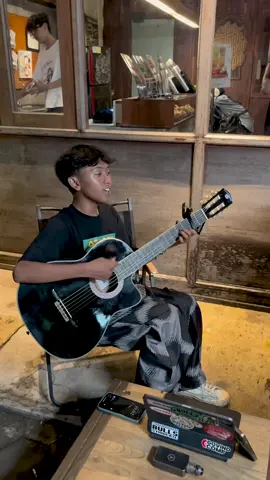 galuu lagi ya bareng mas gembul kita, Terkadang, melepaskan adalah cara terbaik untuk mencintai 🫠 @Artisan Guitar Indonesia  #epinnnaddssist #sad #artisanguitarindonesia 