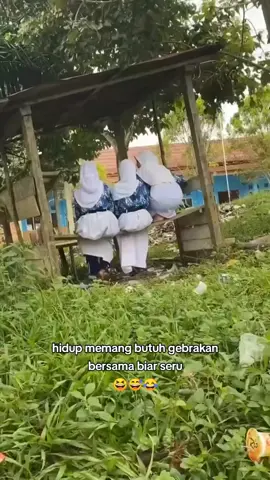 #videolucu #anaksekolah #jatuh #ngakakkocak #fyp 