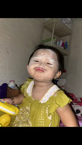 Jangan lupa manyun💋#flora #gemoy #babylove #gril #gemoykuuu😘😘😘😘 
