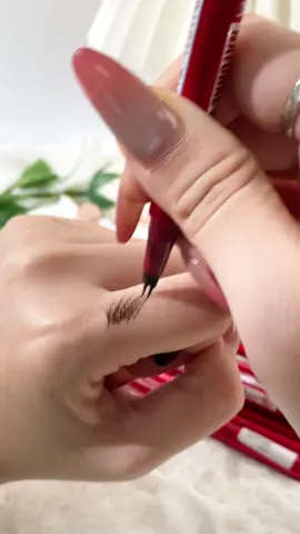 Your brows, your secret weapon for elegance.#eyebrows #makeup #eyes #beauty #eyebrowpencil 