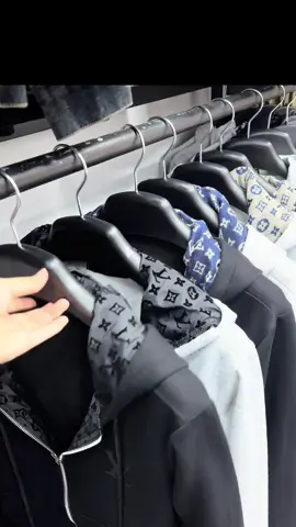 Bản Lệ Vi đơn giản , có đủ 3 màu nhé ae #outfit_boy_phố , #áo_khoác_lv #quần_áo_nam_quảng_ngãi