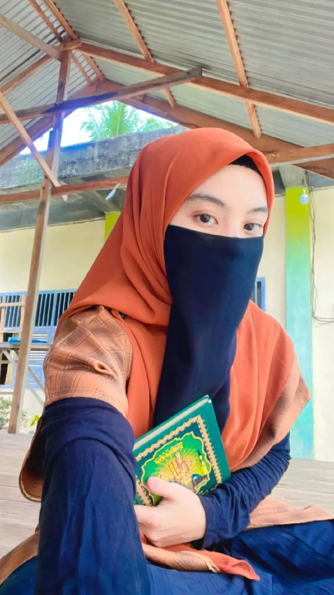 aku gak janji bisa  buat kamu  bahagia..,,Tapi...? aku janji bakal  membahagiakan kamu dengan apapun iTu