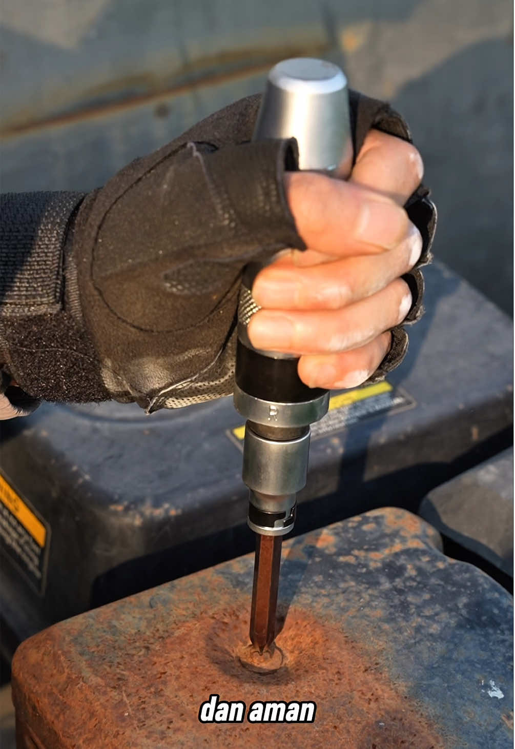 Baut bandel? Gak jadi masalah👍🏻 ada ISKU Obeng Getok🔥dengan body Baja Cr-V anti slip✅ harga terjangkau, cek out keranjang kuning🚀 #iskuindonesia #obengketokscrewdriver 