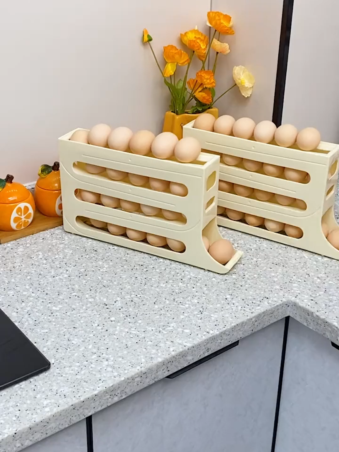 Kotak penyimpanan telur bergulir: Kulkas dengan rak telur tipe geser otomatis mendukung kotak penyortiran telur segar
