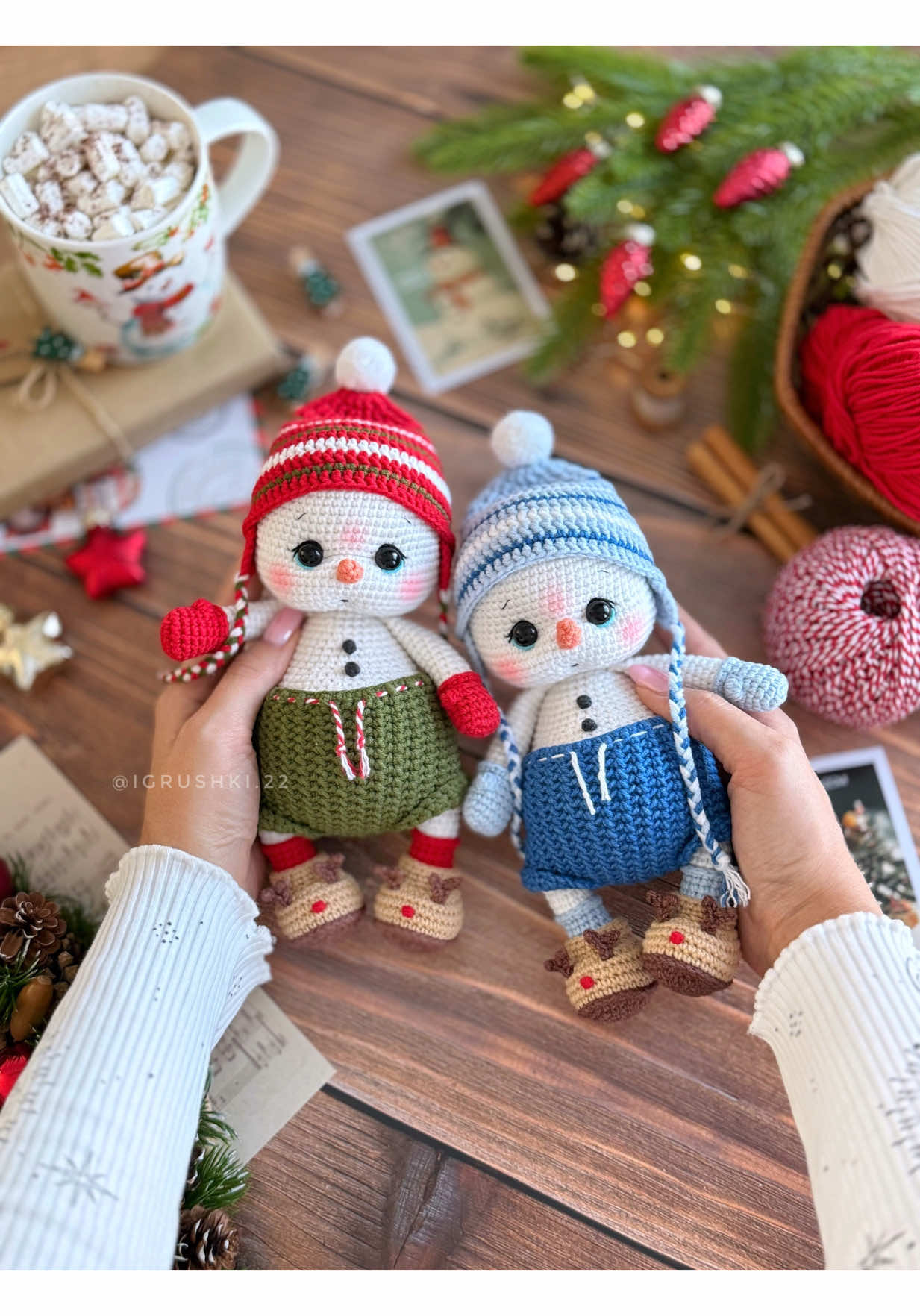 The cutest snowmen this winter⛄️❤️ #amigurumiscrochet #snowman #crochetpattern #christmascrochet #fuppppppp 