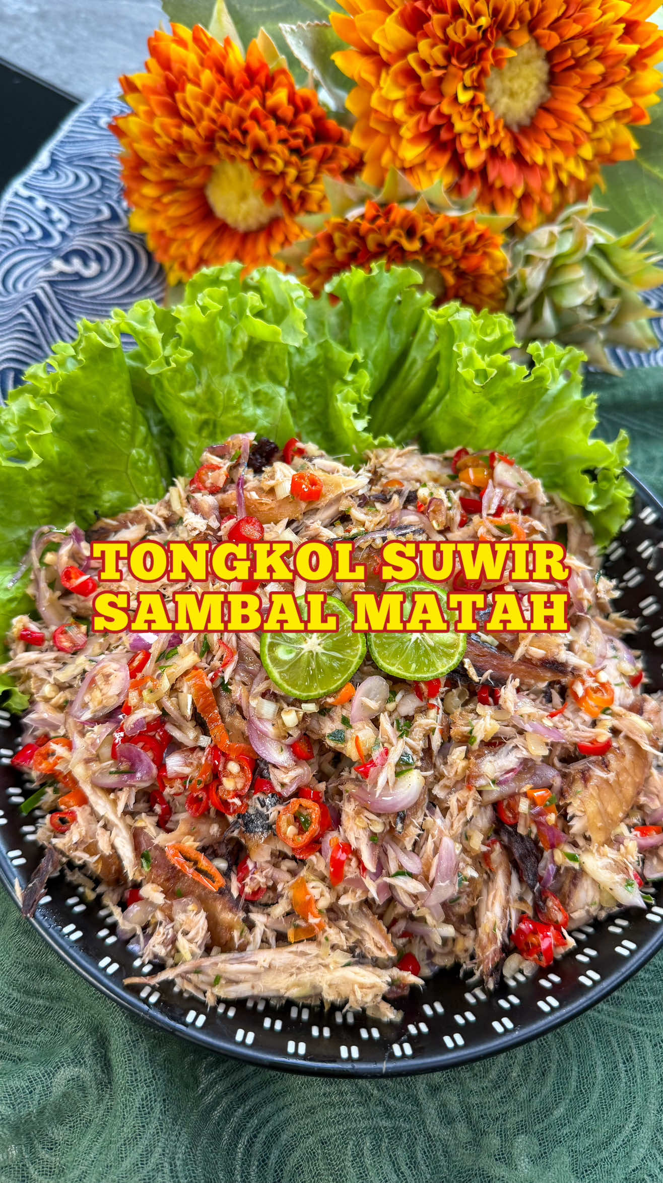 TONGKOL SUWIR SAMBAL MATAH🐟🌶️ bosen banget masak pindang tongkol ditumis biasa, cobain deh dimasak gini enak bangettt😍😍 boros nasi hahaha 🔽RESEP🔽  TONGKOL SUWIR SAMBAL MATAH BAHAN SAMBAL MATAH: 16 buah bawang merah 1 butir bawang putih  10 buah cabe merah keriting 15 butir rawit 3 batang sereh baguan tengahnya aja 8 lembar daun jeruk, buang tengahnya 1 ruas jari kencur 2  sdt terasi matang 1 sdt kaldu ayam bubuk 1 sdt gula 1 sdt penyedap ½ sdt lada ½ sdt garam 4 sdm minyak 2 buah jeruk limau Bahan lain: 11 iris Pindang tongkol (300gr)