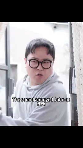 A man can play the piano without using his hand #foryourpage #usa #shortdrama 