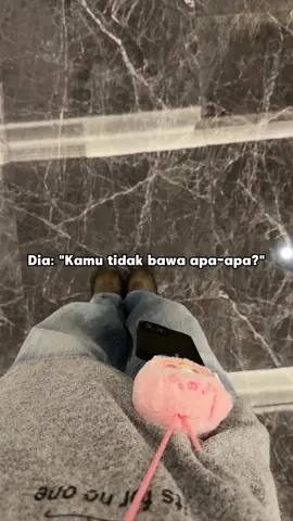 🤏🏻“Aku hanya bawa 'imutnya' saja saat keluar!”😎💖Dua barang yang paling sering kelelap waktu mau keluar, udah siap sedia nih!#yookiv7 #Yooki #BlindBox #UMOLAB #102304 