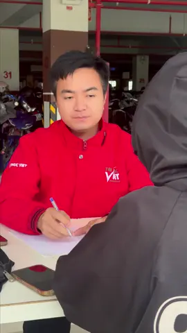 E ý làm công việc gì mà cao vậy