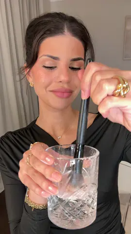 From under-eye brightening → to full-face lifting 💖 One sweep, endless blur + shine control ✨  #SHEGLAMLiftingPowderDuo #SHEGLAM #settingpowder @SHEGLAM 