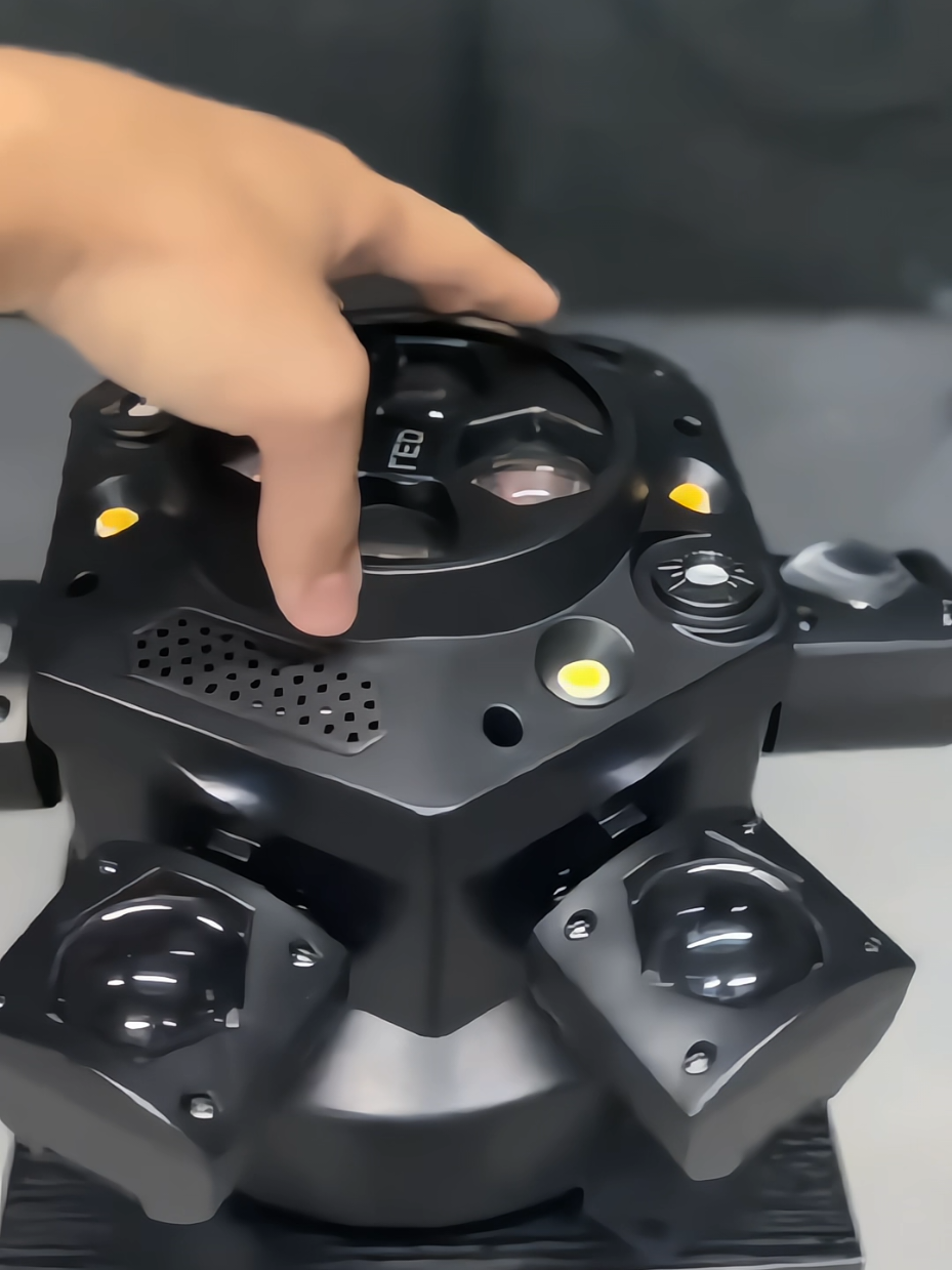 Ciptakan suasana panggung yang hidup dan penuh warna! Dengan lampu disco 4in1 ini, acara kamu jadi spektakuler!  #lampupanggung  #lampudisco #lampu 