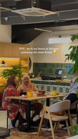 Maklumlah baru ada masa nak lepak hihi comelnyaaa customer kita ni lepak kat cafe! Thank you datang ❤️