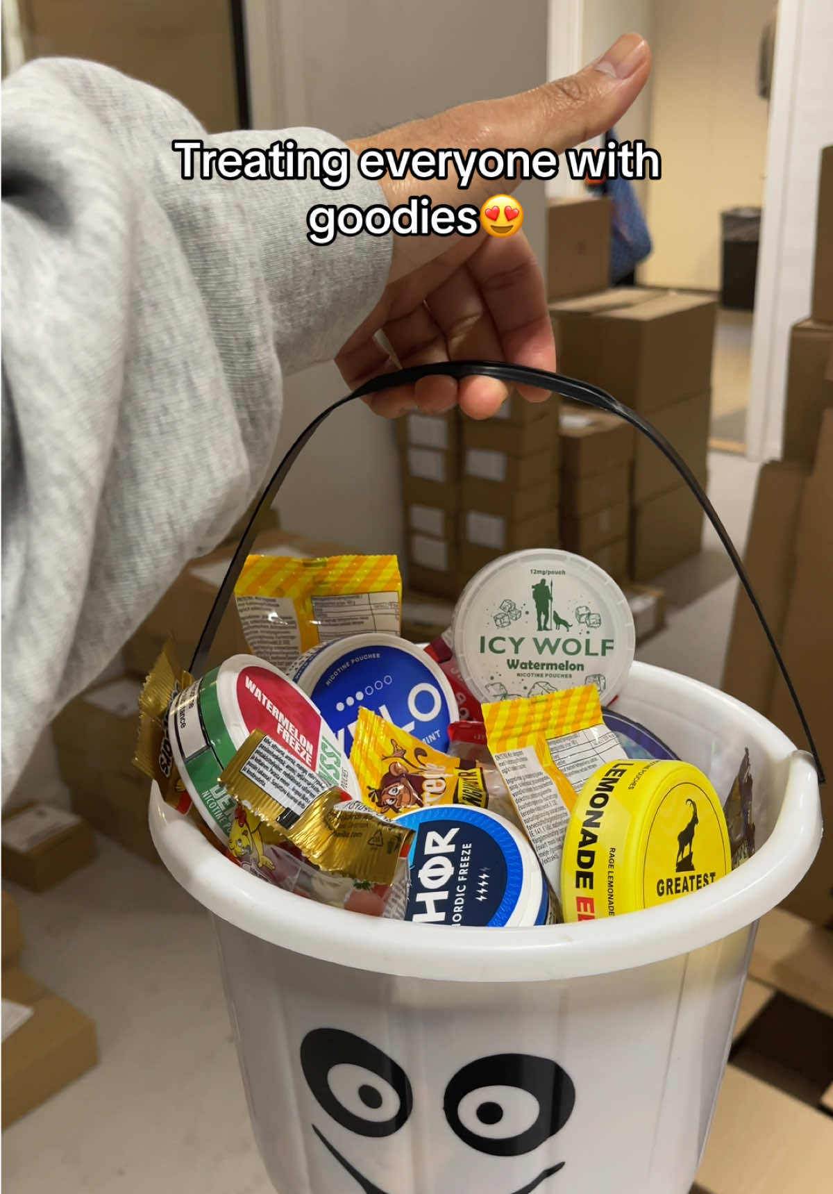 Trick or treat?🎃 #halloween #trickortreat #candy #snoozetok #goodies 