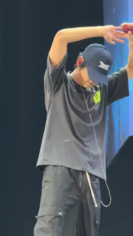 don't give me those eyes laaaaaah, malemnya abis pamitan mau H word terus pas liat bentukannya beginj..........🥺🥺🥺 #haechan 