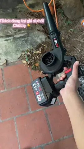 Em máy thổi bụi chân ái cho người chăm chỉ, người lười đều mê nha, máy khoẻ bền xịn. #thinhhanh  #tiktok  #xuhuong  #maythoibuicamtay 