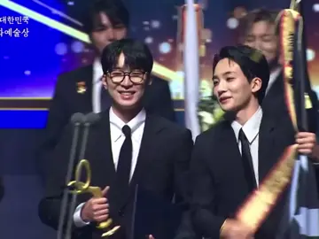 WONHAN 😭😆 SVT PRESIDENTIAL CITATION AWARDEE #대중문화예술상_세븐틴_대통령표창 #SEVENTEEN_PresidentialHonorAwardee #WONWOO #JEONGHAN #SEVENTEEN