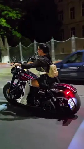 YOU LIKE IT ? 👍 or 👎  #harleydavidson #harley #motolife #motorcycle #girl               