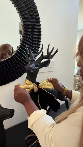 Hi you ready for Christmas I share this gorgeous reindeer from @Z Gallerie I leave you this idea #zgalleriedecor #zgalleriemoment #ideasforyou #homeideasdecor #