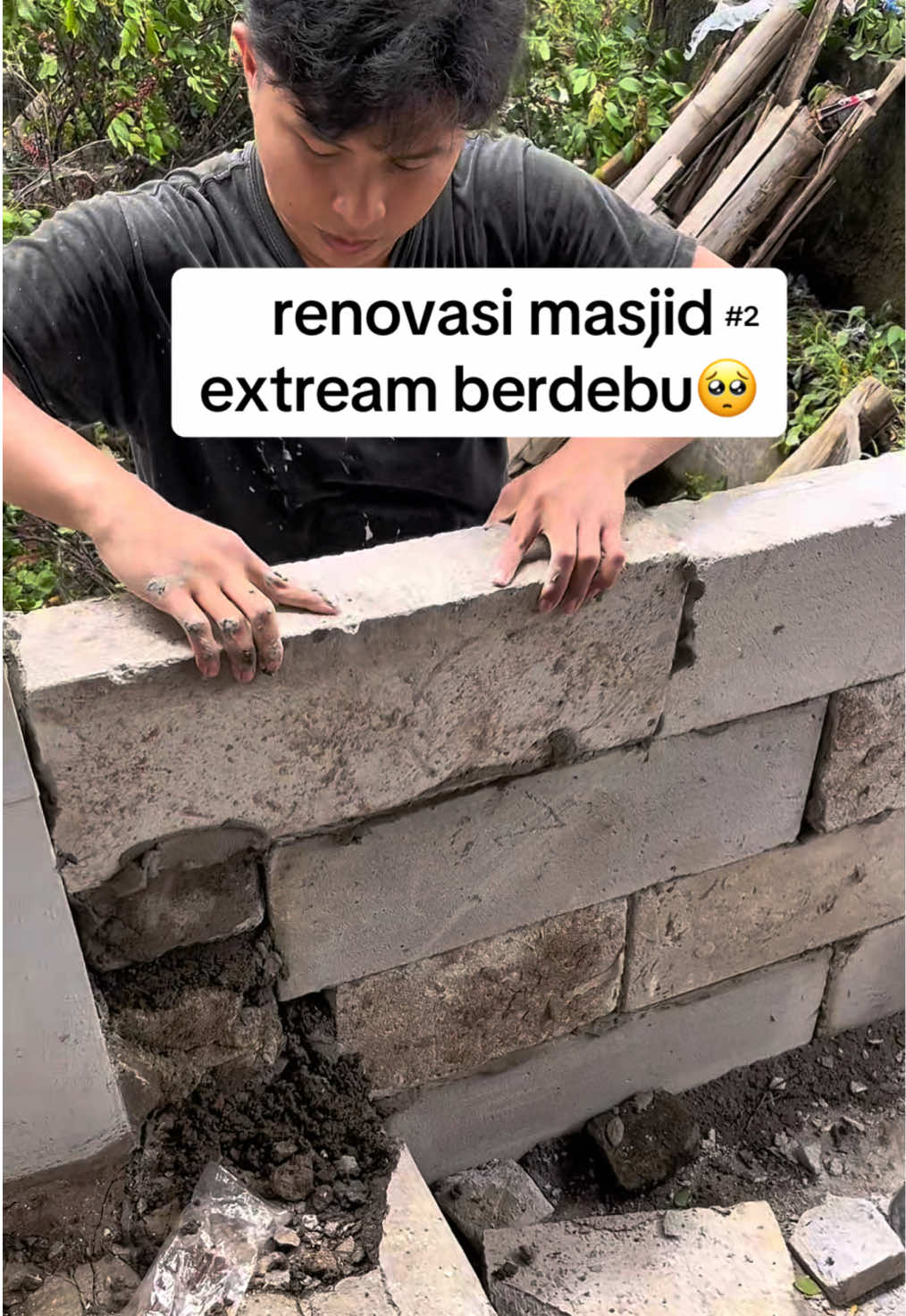 cleaning & renovasi masjid extream berdebu 3 hari part2 sampai selesai🍃 Alhamdulillah cleaning renovasi & makeover masjid selama 3 hari sudah selesai masjid jadi lebih nyaman tidak bocor dan indah. Apa yang kami lakukan belum sempurna dan masih banyak salah mohon do’a agar kami bisa selalu menjadi lebih baik.