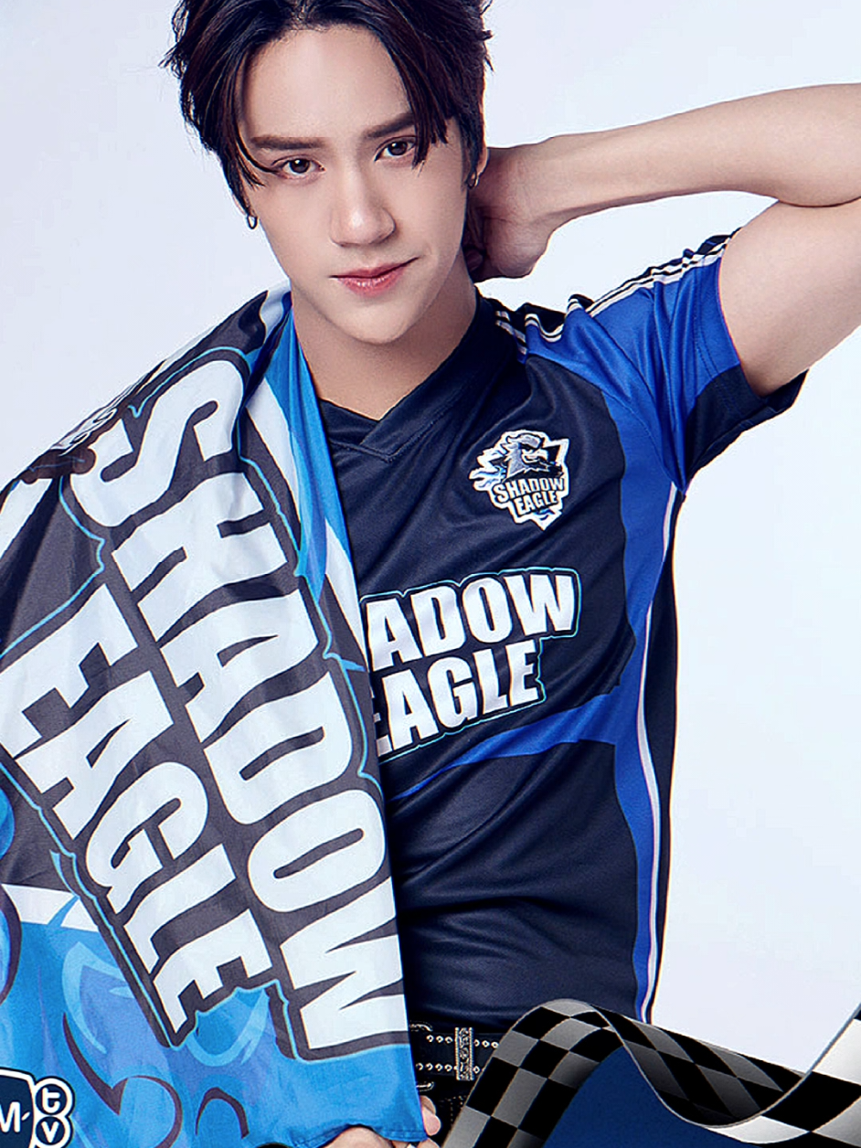tahun ini seteam basket bareng phorphor ya non, kalaw papa sama sansan blom tau nih mau tanding apa🤭🤭 #tawan_v #newwiee #nanon_korapat #polcasan #jerseystarlympic2025 