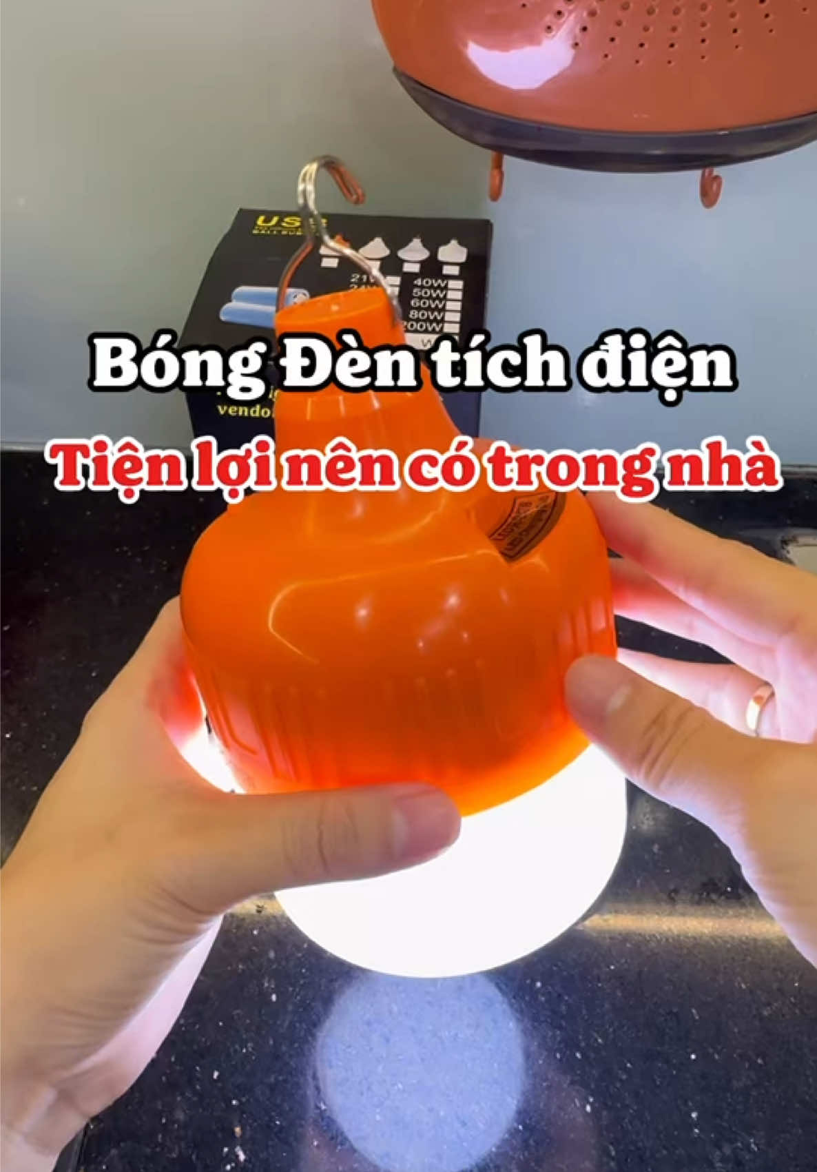 Bóng đèn tích điện tiện lợi, nhà nào cũng nên có sẵn phòng khi cần nha #bongdentichdien #bongdentichdiensieusang #dentichdien #lymreview 