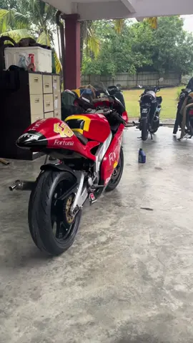 Aprilia rs125 untuk dijual, berminat boleh dm laju laju🔥#apriliars125 #2stroke #fyp 