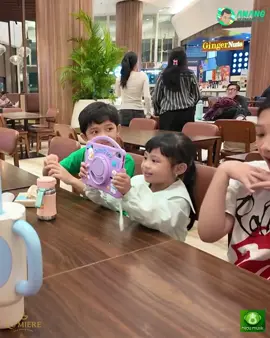 Happynya Ameena keinginannya dituruti genda untuk makan ice cream guys... #fyp #ameenahannanuratta #aureliehermansyah10 #thehermansyaha6 #attaaurel 