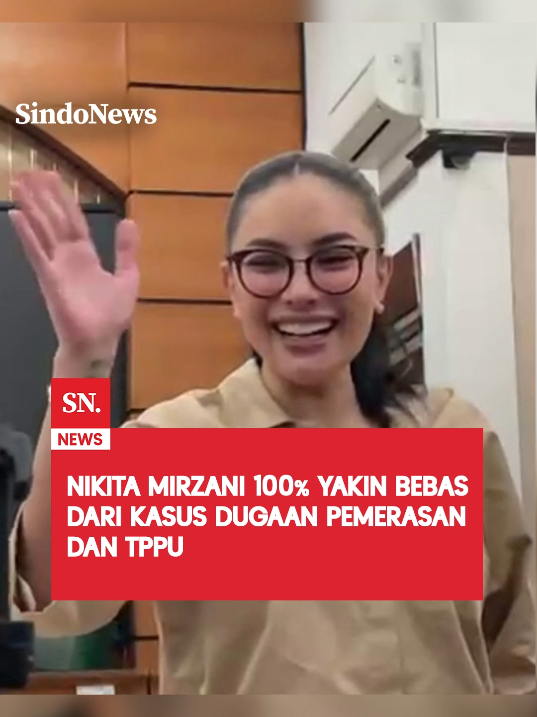 Aktris Nikita Mirzani tampil percaya diri saat menjalani sidang lanjutan kasus dugaan pemerasan dan tindak pidana pencucian uang (TPPU) di Pengadilan Negeri Jakarta Selatan, Kamis (23/10/2025). Nikita mengaku 100 persen optimistis majelis hakim akan memutus dirinya bebas. Ia juga menyebut keluarganya akan hadir dalam sidang putusan yang dijadwalkan pada Selasa, 28 Oktober 2025, untuk memberikan dukungan moril. 