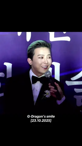 G-Dragon tại thảm đỏ lễ trao giải. Ảnh cười mà rungg động luôn á 😍 #gd #gdragon #fyp #foryou #viral 
