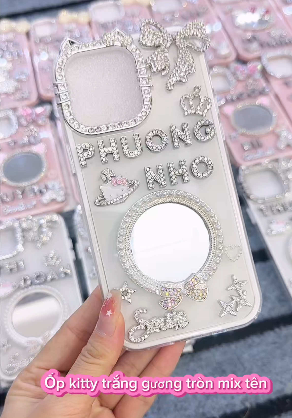 Kitty đá trắng gương tròn thay tên theo yêu cầu  ❣️ basic siêu sang đủ đời Ip11-> 17promax ạ. Giỏ hàng màu vàng góc trái lên đơn ghi chú tên muốn thay giúp Chun Case nha cả nhà 😍 #chuncase #oplung #oplungdienthoai #oplungiphone #ốpiphone 