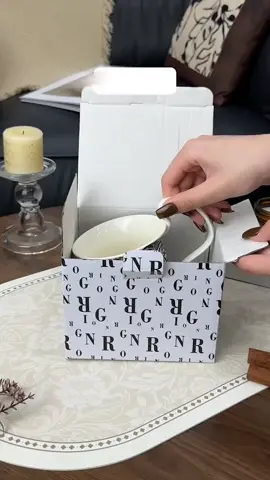 Tách trà phong cách cổ điện