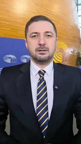 Renegocierea PNRR este o catastrofă pentru România: miliarde tăiate, împrumuturi care umflă datoria publică și zero credibilitate la Bruxelles. Guvernul Bolojan a vândut viitorul țării pe nimic, pierzând inclusiv prelungirea termenului de implementare, în timp ce propaganda de partid prezintă eșecul ca pe o victorie. PNRR-ul arată falimentul total al coaliției PSD-PNL-USR-UDMR, care lasă România fără bani, fără infrastructură și, curând, fără subvențiile agricole din bugetul european.