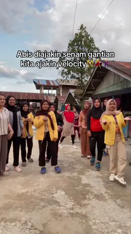 langit mendung dan gerimis tak menghalangi semangat senam sehat💃🕺#senam #velocity #kkn #poltekkeskaltim