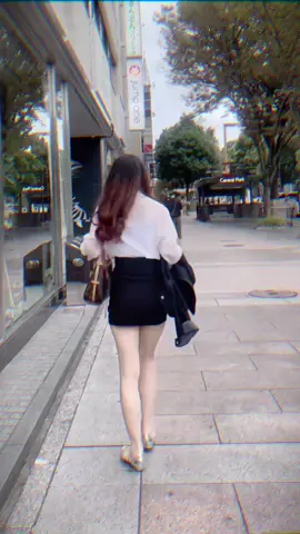 “Em không nên có muộn phiền.Em chỉ nên có tiền và xinh”#xuhuong 